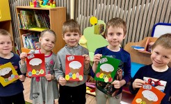 Накануне Светлой Пасхи воспитатель Борисова Валентина Викторовна провела для детей младшей группы мастер-класс "Пасхальные куличи"