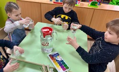 Мы рады поделиться фотоотчётом о наших увлекательных экспериментах с водой, проведённых с детьми младшей группы