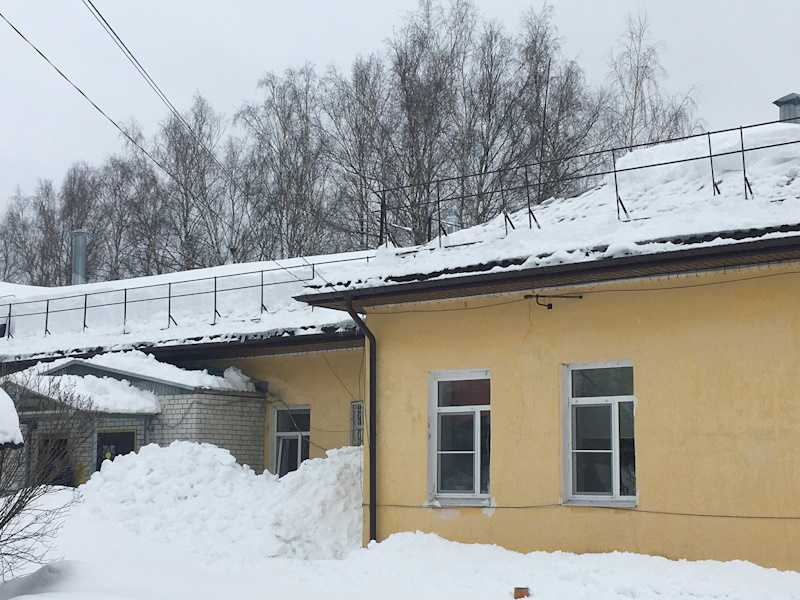 Очистка крыши от снега