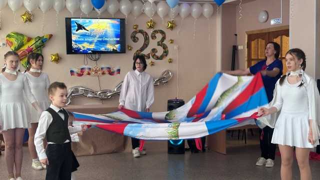  23 февраля — красный день календаря! В этот день мы чествуем наших защитников, тех, кто стоит на страже мира и покоя нашего народа. Русский солдат всегда готов отстоять независимость Родины, проявляя мужество и доблесть.