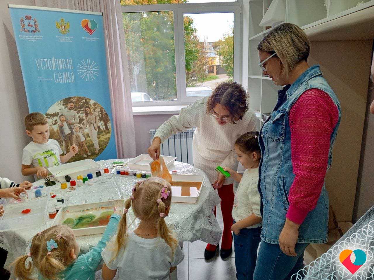 АРТ-ТЕРАПИЯ ЭБРУ: КАК РИСОВАНИЕ НА ВОДЕ ПОМОГАЕТ ДЕТЯМ ПРЕОДОЛЕВАТЬ ЭМОЦИОНАЛЬНЫЕ ТРУДНОСТИ