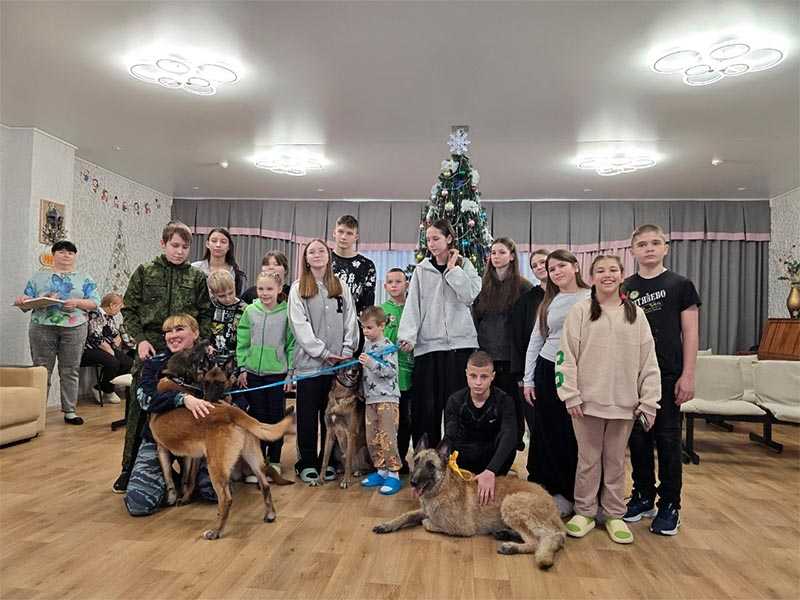 Посещение детского дома сотрудниками кинологической службы
