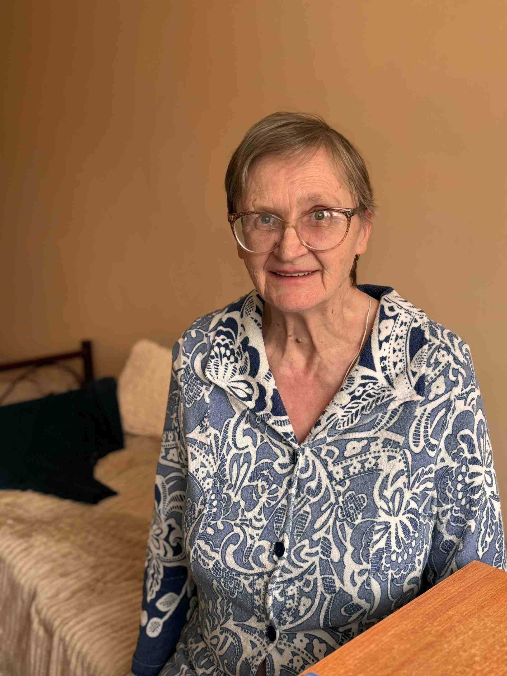 Вера Павловна вновь начала вязать