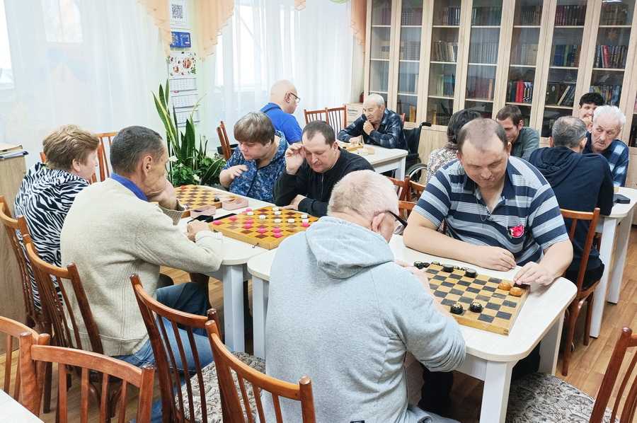 Занятия по шашкам.
