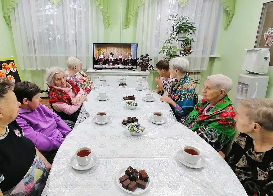 Литературно-музыкальную гостиную «Много песен о матери спето, и сегодня о ней мы споем»