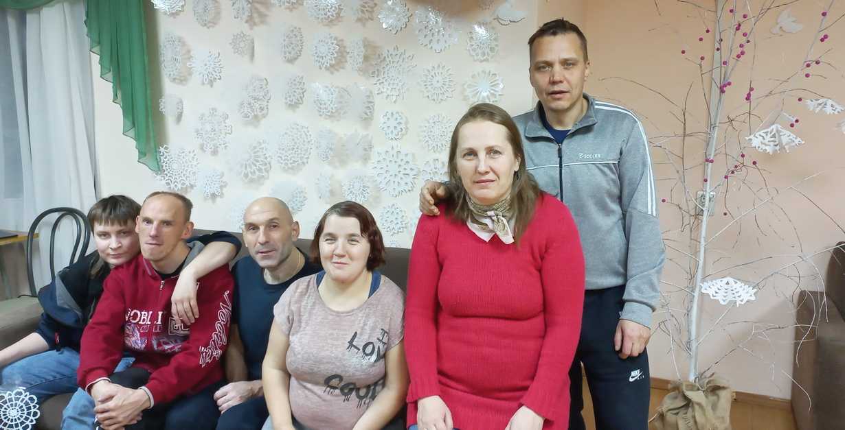 Мастер-класс по изготовлению снежинок и гирлянд под названием «Миром правит доброта».