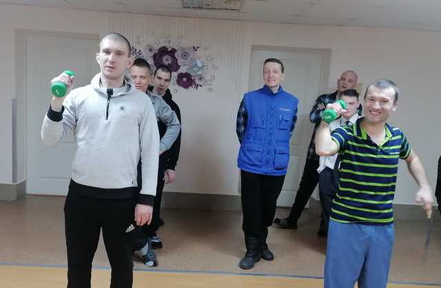 Конкурсно-развлекательная программа «А ну-ка, парни!»