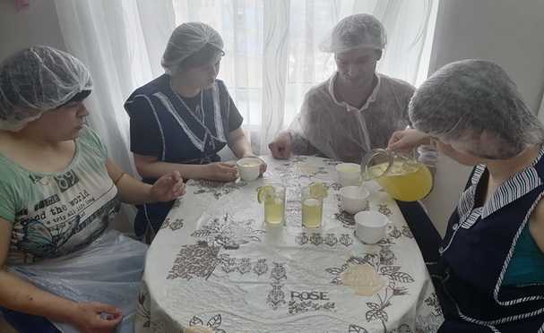 День апельсинов и лимонов. Приготовление лимонада.
