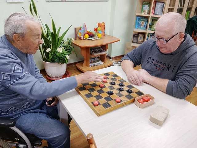 Играем в шашки