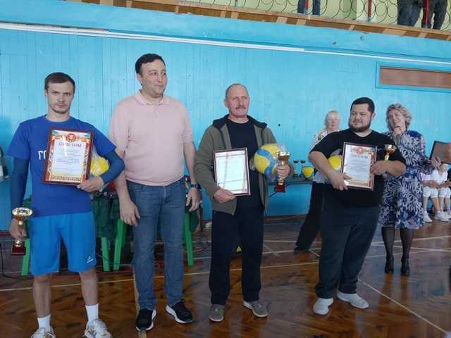 Участие в ежегодных областных соревнованиях по волейболу среди работников учреждений