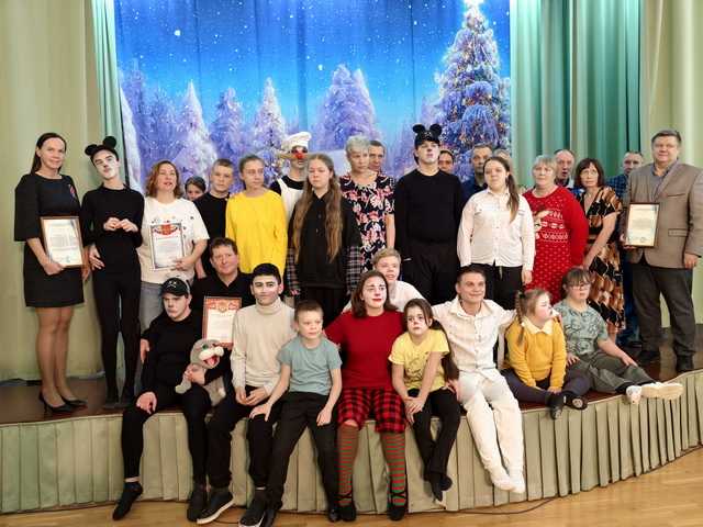       Представление от инклюзивного театра «Непохожие» 