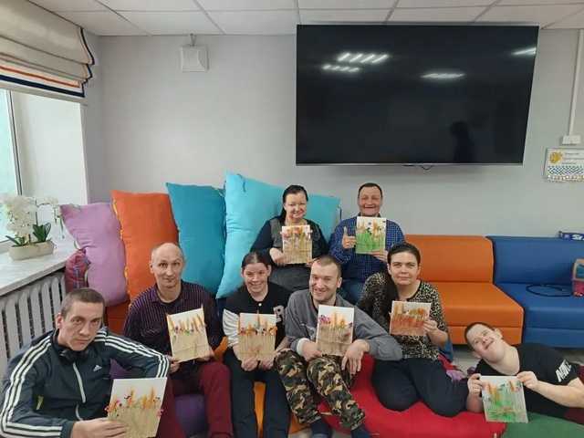 Творческий вихрь в стенах учреждения: от бумажных шедевров до цветочной феерии!