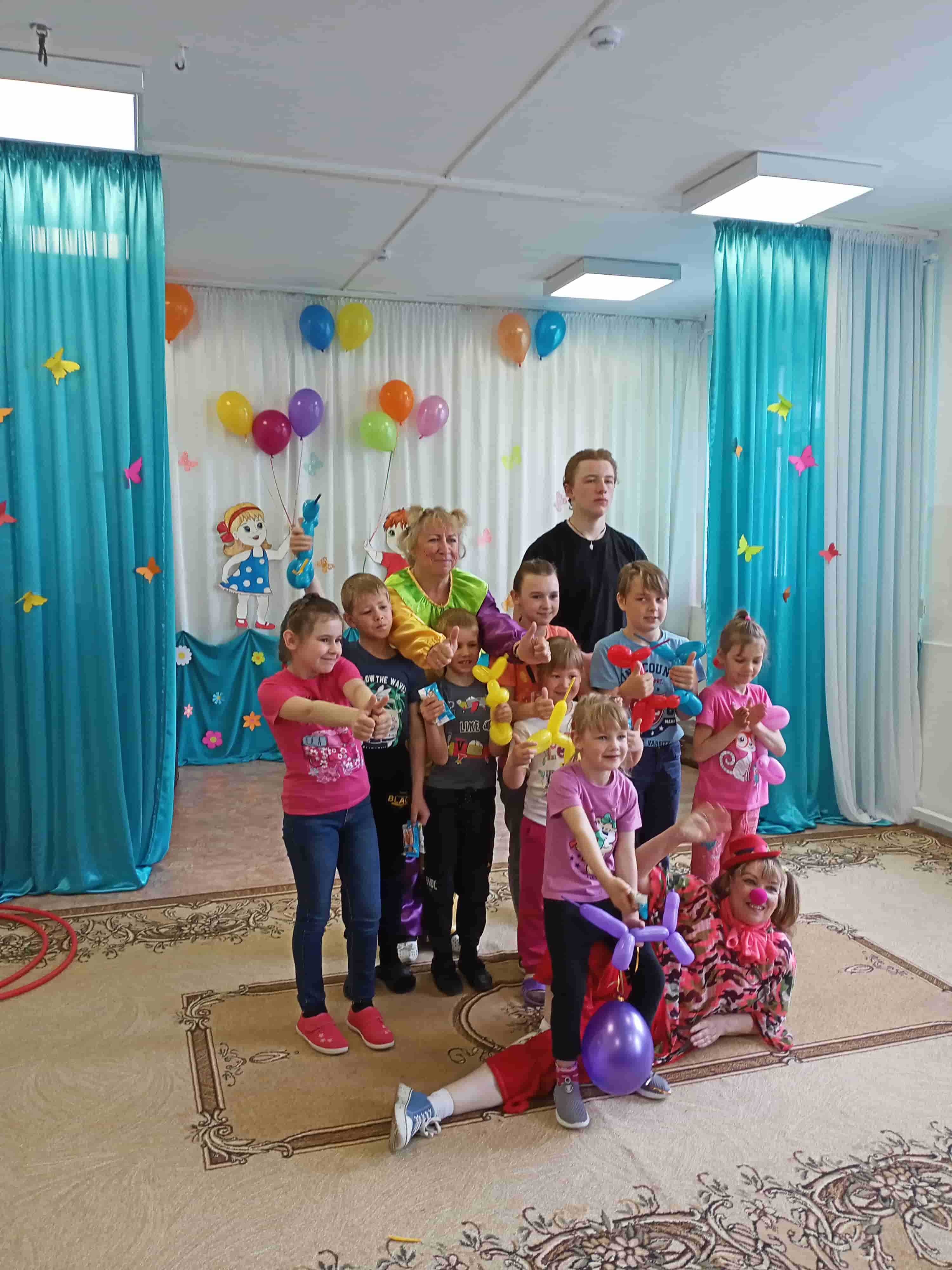«Вам сегодня 100 приветов»