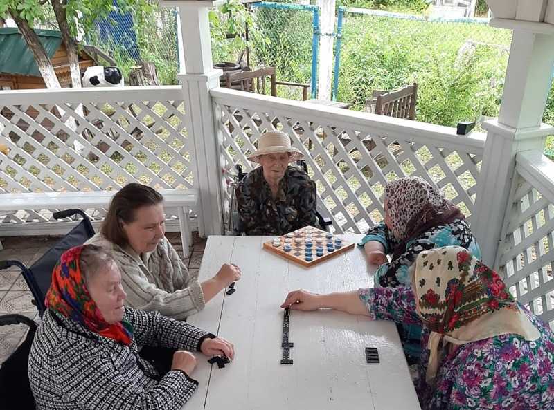 Занятие с настольными играми.