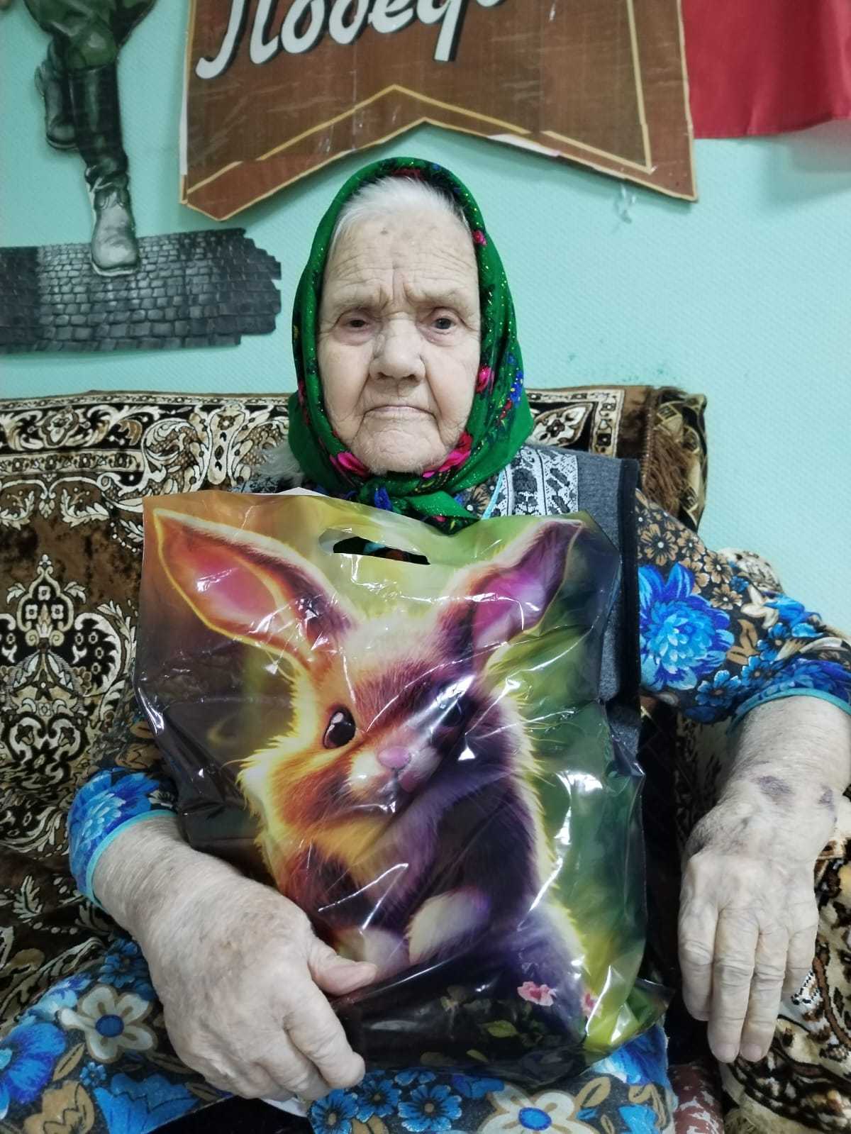 Сердечные поздравления ветерану труда Валентине Васильевне Толмачевой!