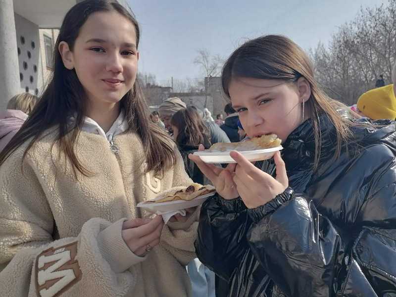 Сегодня воспитанники нашего Центра по приглашению депутата Городской Думы Дедова С. Н. приняли участие в масленичных гуляниях