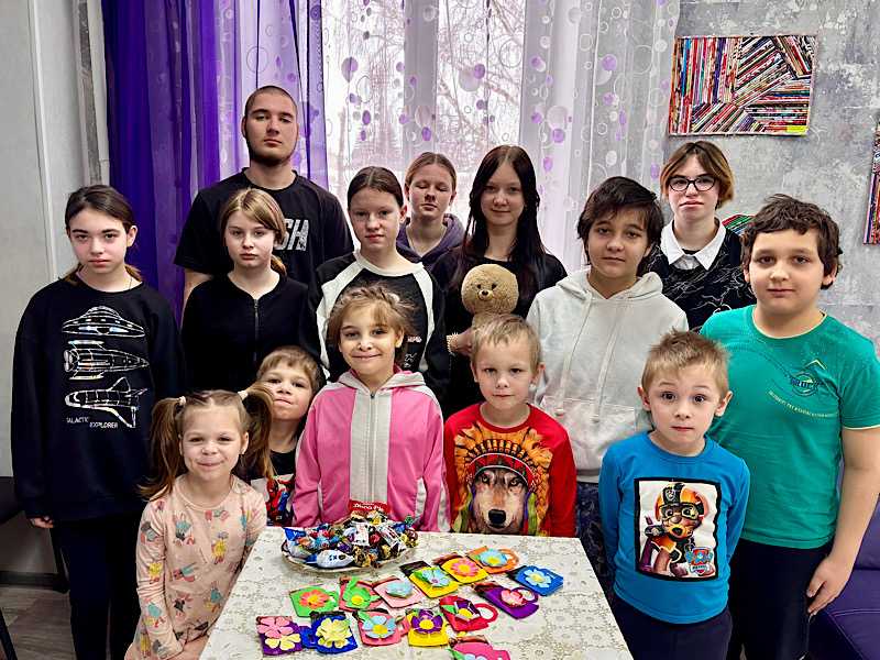Накануне Международного женского дня воспитанники Центра проявили свои творческие таланты на мастер-классе по изготовлению оригинальных подарков – 