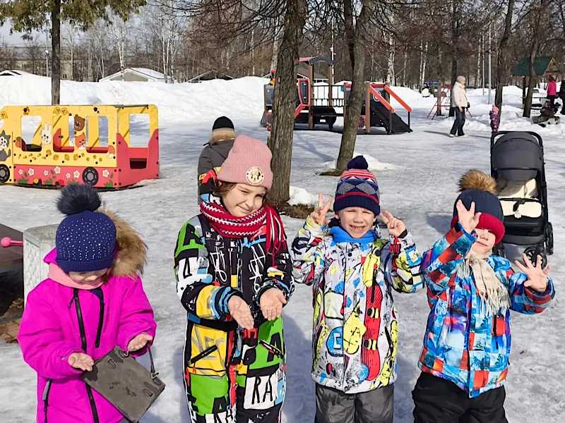 Вчера под лучами весеннего солнца, ребята нашего Центра отправились на прогулку в городской парк «Радуга»