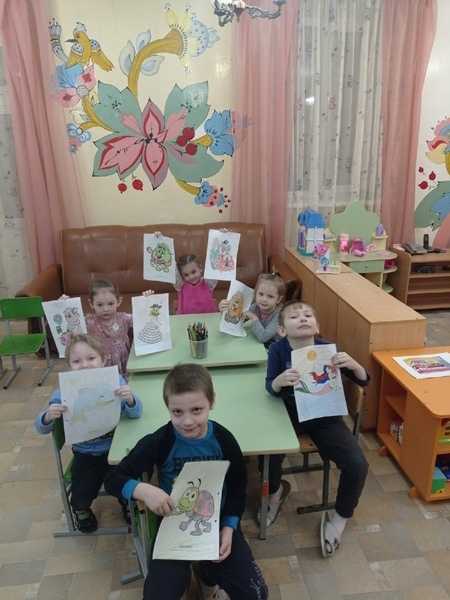 Раскраски.