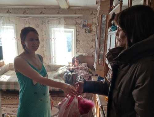 Служба «Дети в семье» продолжает работу по поддержке семей с детьми, оказавшихся в трудной жизненной ситуации.