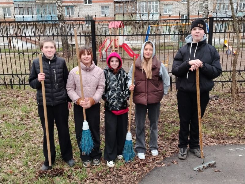 В главных ролях - грабли и мётлы!!!
