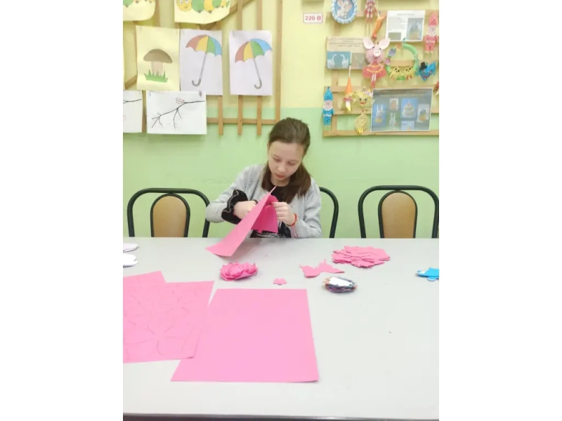 На занятиях у инструктора по труду.