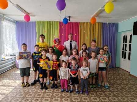 В преддверии Международного дня защиты детей главный прокурор г.о.г. Шахунья Космачев А. В. и его помощник навестили воспитанников нашего учреждения.