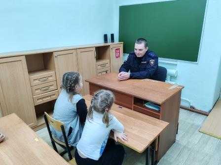 Встреча воспитанников с участковым уполномоченным полиции.