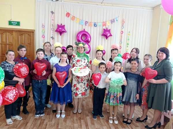 Праздник 8 марта «Славим женщину»