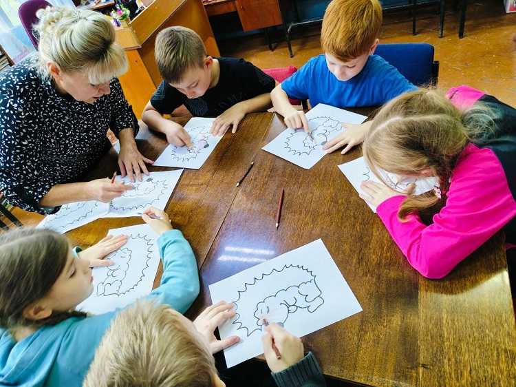 И лисята, и зайчата, и медведь