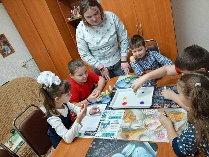 Занятие по арт-терапии в технике эбру 