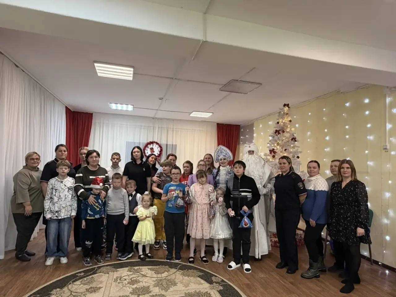 Снегурочка + Дедушка Мороз + подарки = идеальный день!