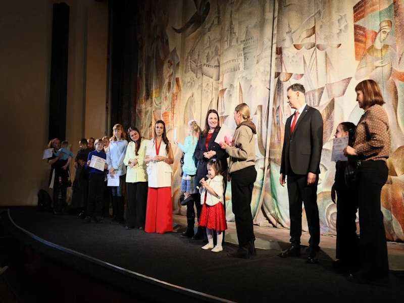 Большая благотворительная ёлка.