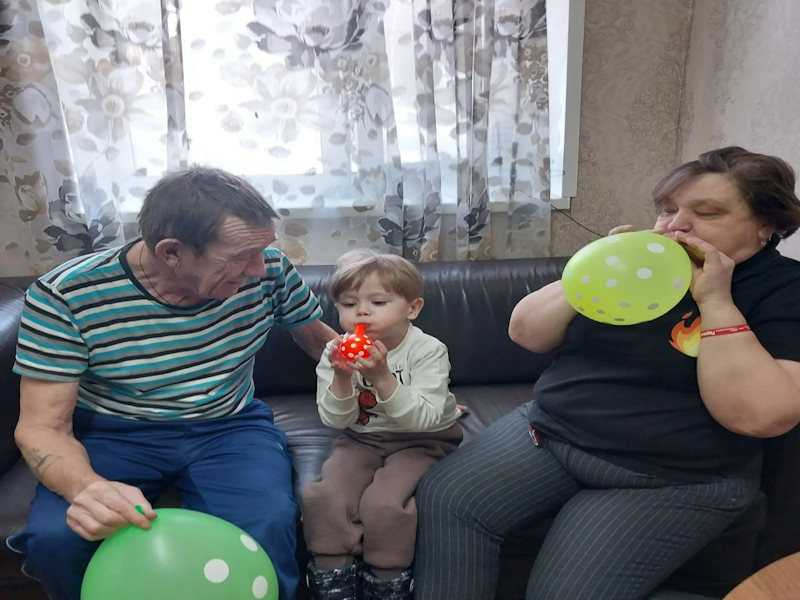 Встреча поколений в доме престарелых: два Александра объединили века!