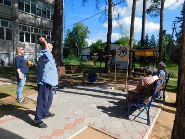 Соревнование по дартсу