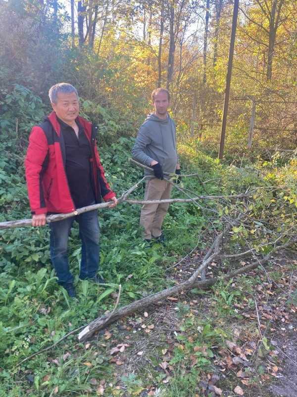 Подготовка территории нашего дома-интерната к зимнему сезону прошла успешно благодаря поддержке наших давних друзей Юрия Сон и Жени Ходова.