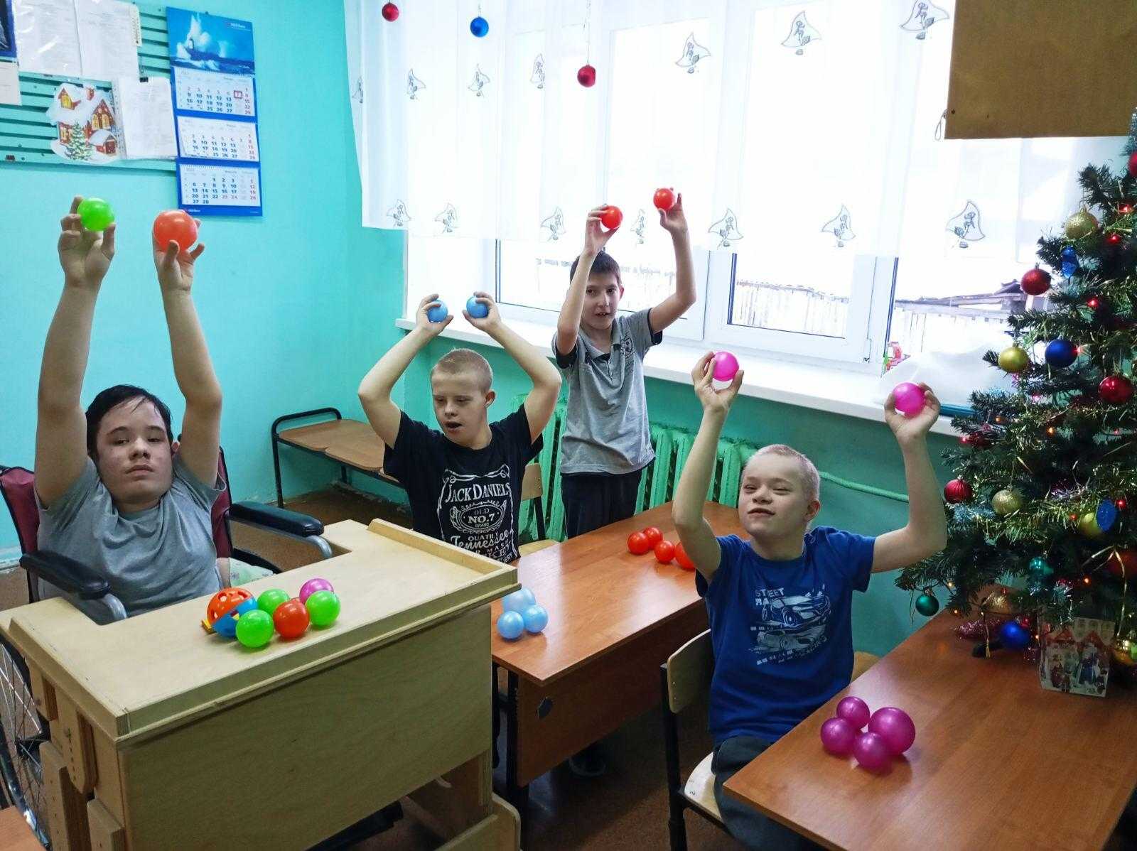 «ЦВЕТНЫЕ МЯЧИКИ»