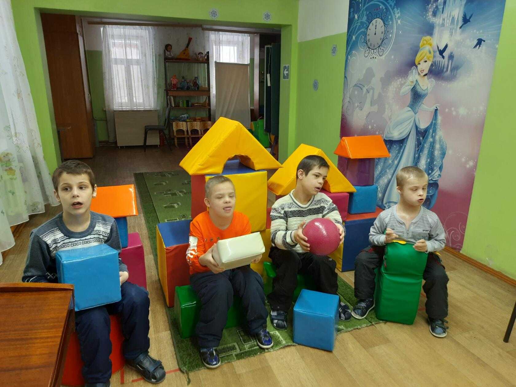 ЮНЫЕ СТРОИТЕЛИ