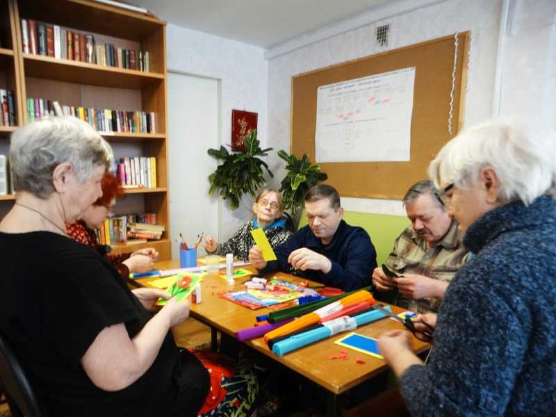 Творческое занятие по изготовлению праздничной открытки. 