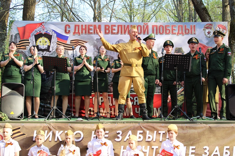 Концертная программа от Нижегородского Гвардейского Высшего военно-инженерного командного Ковельского Краснознаменного училища.